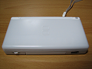 Nintendo DS Lite�i�j