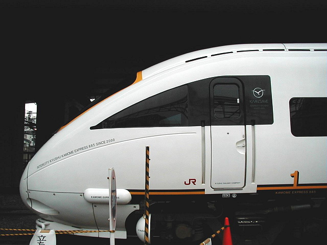 885系電車先頭側面