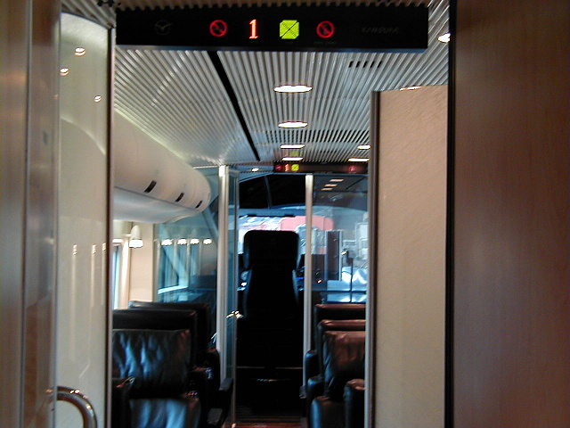 グリーン車室内