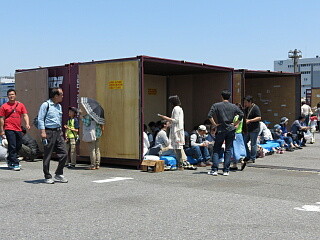 �x�e���ɂȂ����R���e�i