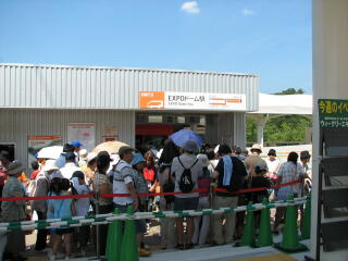 EXPO�h�[���w