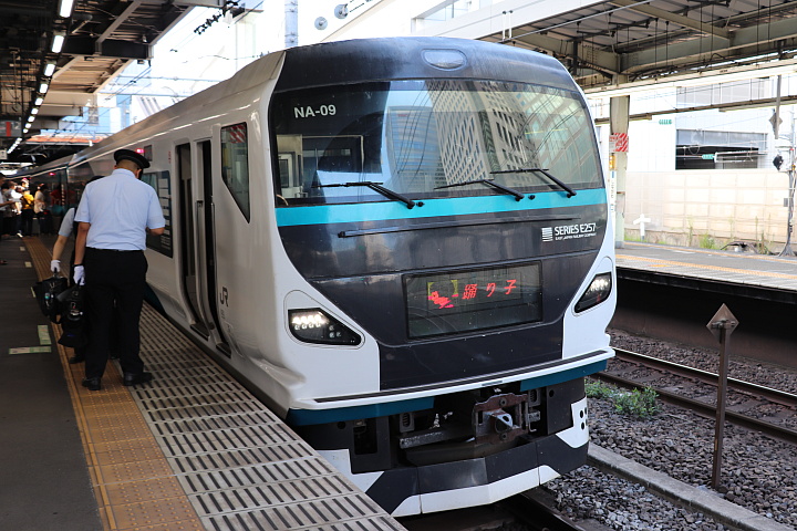 E257系2000番台電車