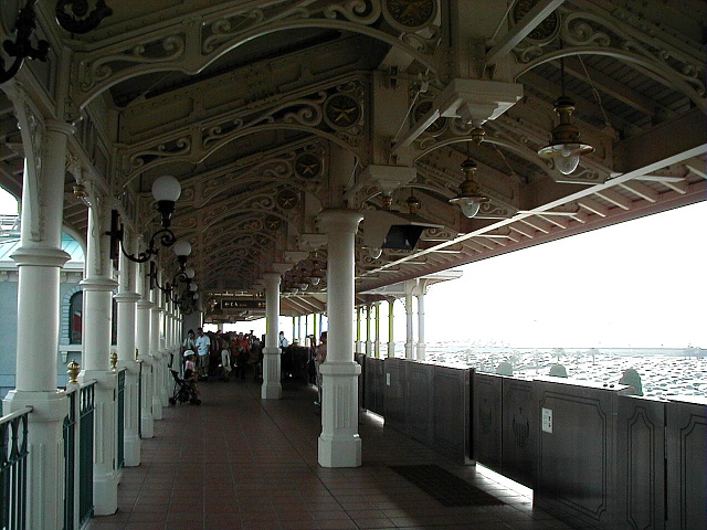 東京ディズニーランド・ステーションのホーム