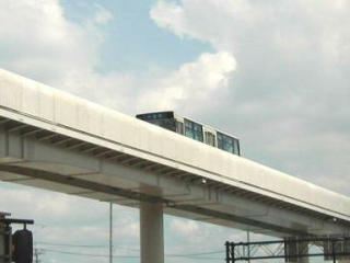 ���ˋO���𑖍s����o�X