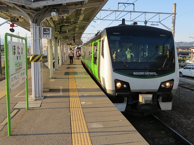 HB-E300系ディーゼルハイブリッド車「リゾートビューふるさと」