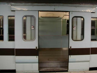 35�n�C���Ԃ̃h�A