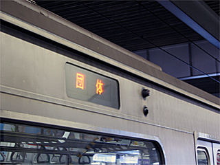 �s����\����