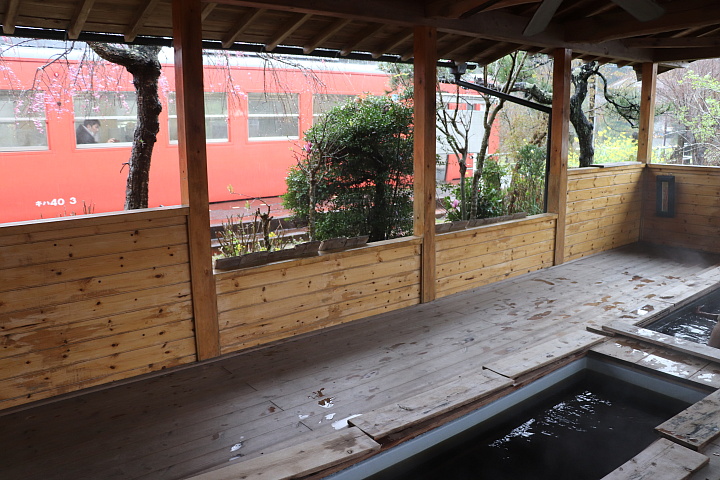 養老渓谷駅足湯