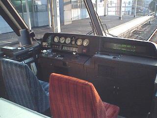 �ɓ��}�s2100�n�d�ԉ^�]��