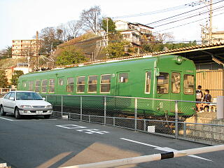 ��F�{�w�ɒ�Ԃ���5000�n�d��