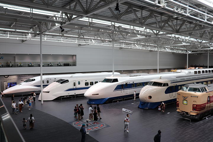 車両展示エリア