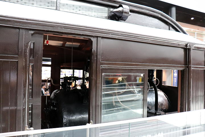 ホジ6005形蒸気動車の機関室