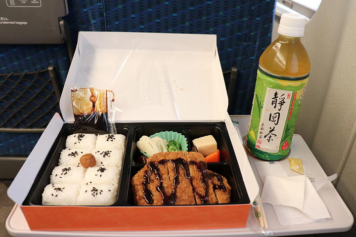 名古屋名物みそかつ弁当