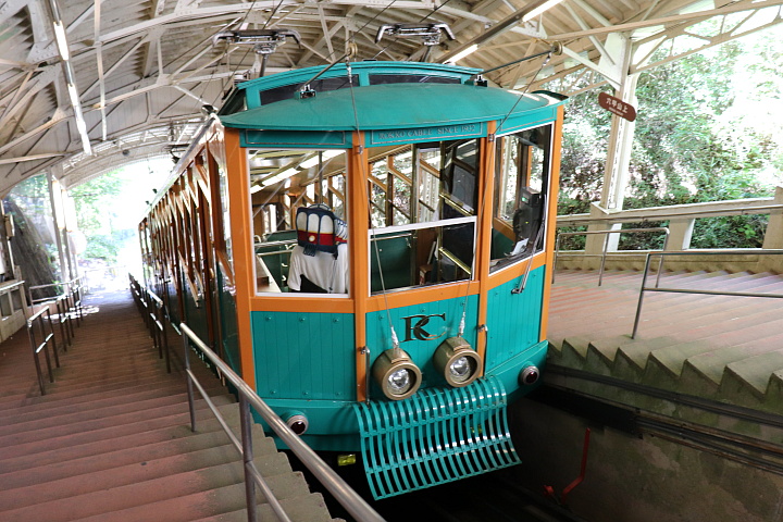 六甲ケーブル山上側車両