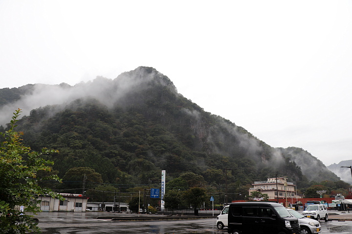 もやがかかった山