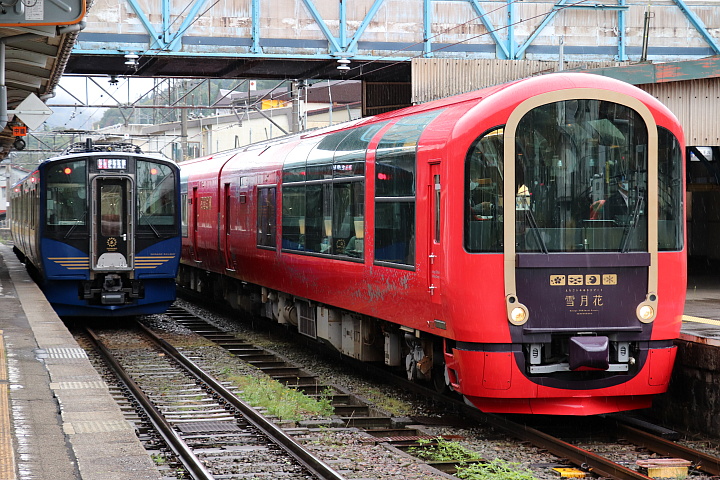 SR1系電車とET122形1000番台気動車