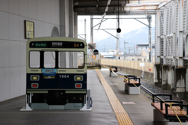 電車の顔ハメ看板