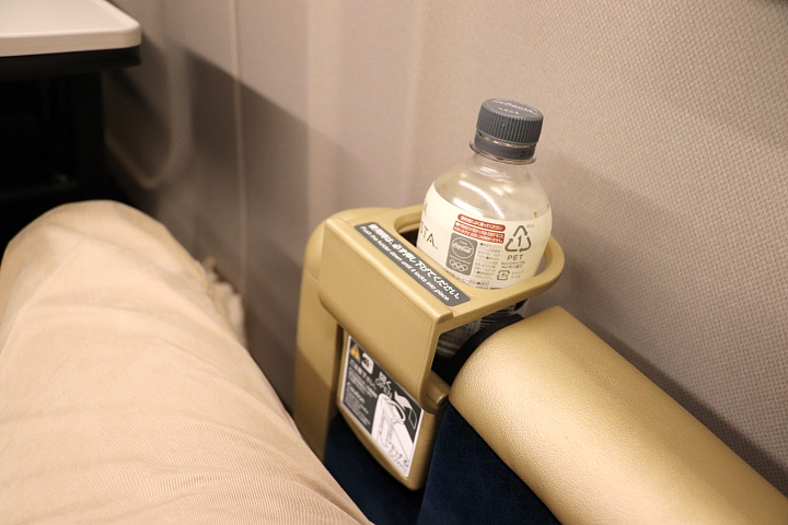 E7系電車グリーン車の座席