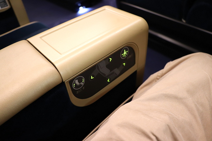 E7系電車グリーン車の座席