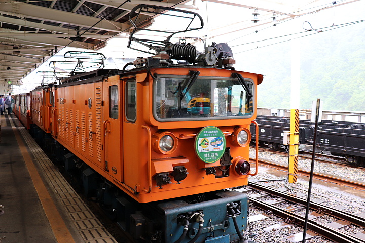 トロッコ電車の電気機関車