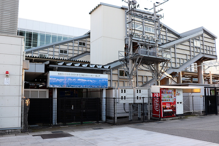 富山駅北口