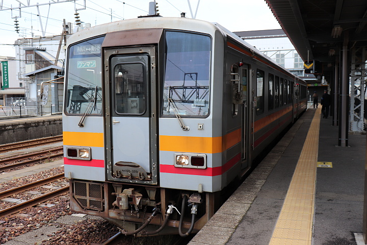 キハ120形気動車