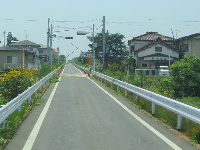 遮断機が上がる