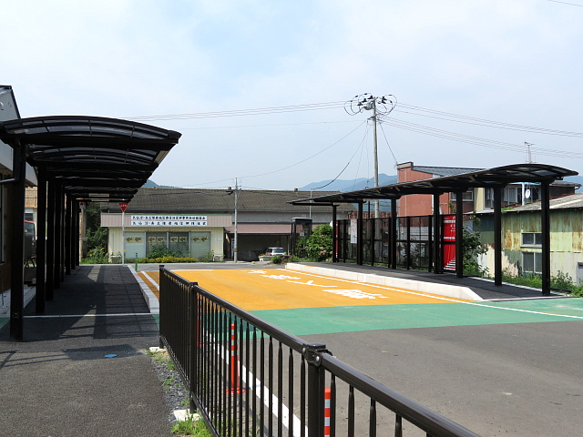 本吉駅のBRTホーム