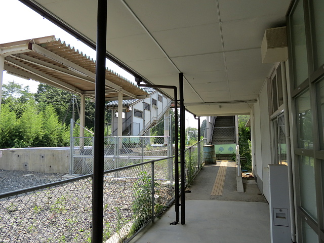 跨線橋への通路