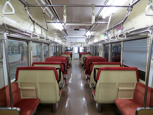 719系電車の車内
