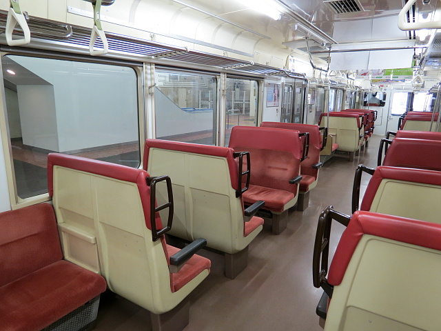 719系電車の車内