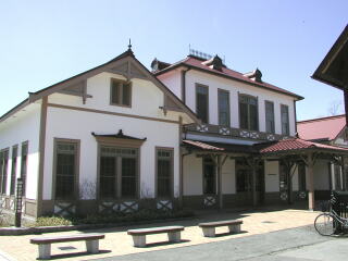 �i���j�y���w�ɋL�O��