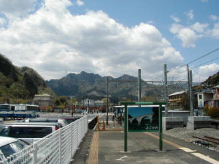 �y������